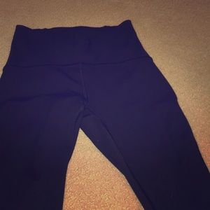 Lu lu lemon black Capris